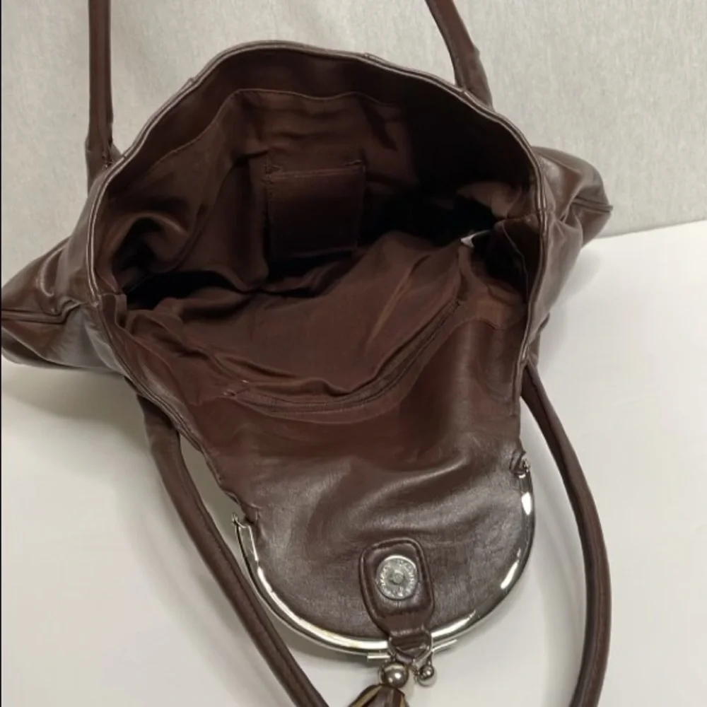 Kiss lock  ,hobo ,studded, brown leather shoulder bag - Picture 8 of 11